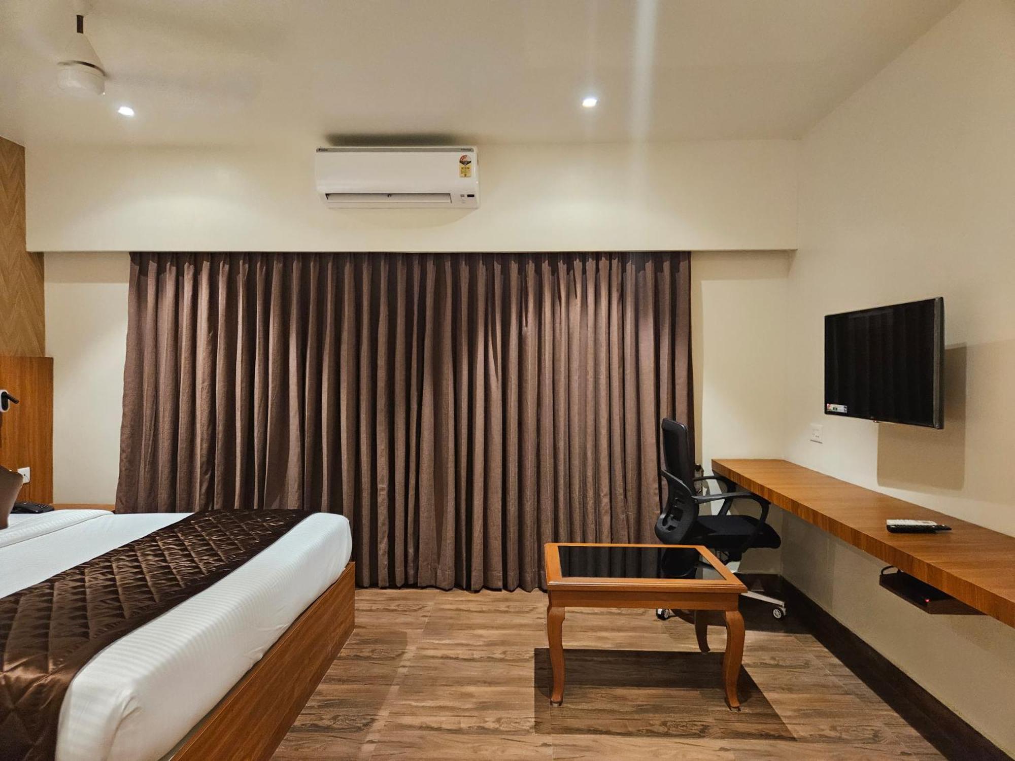 Hotel Pl Grand Karaikkudi Exteriér fotografie